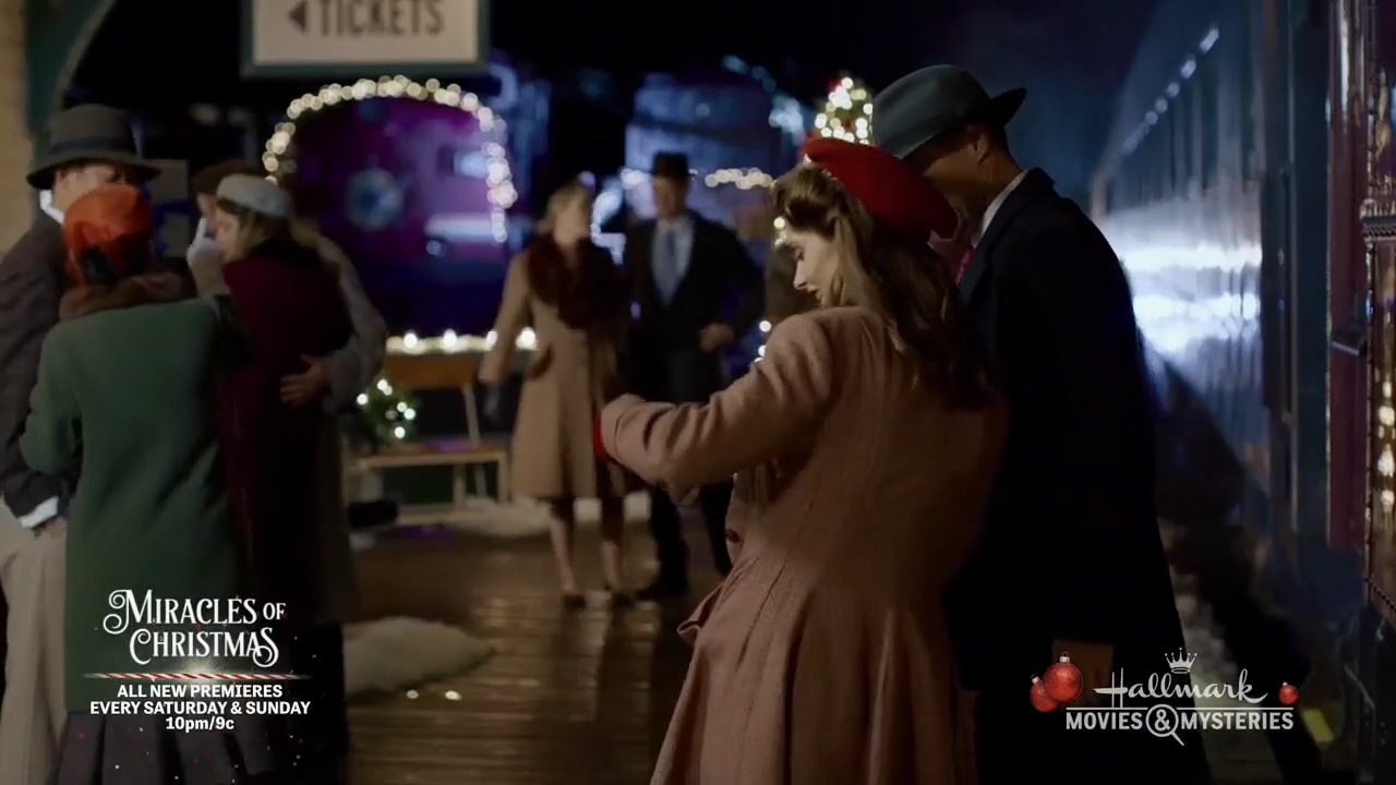 Ashley-Greene-dot-nl_ALittleChristmasCharm3333.jpg