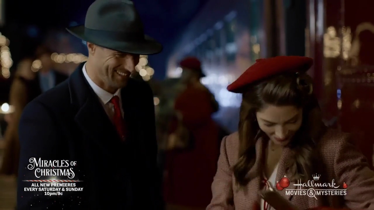 Ashley-Greene-dot-nl_ALittleChristmasCharm3342.jpg