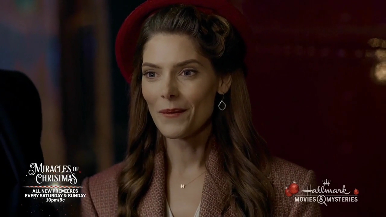 Ashley-Greene-dot-nl_ALittleChristmasCharm3359.jpg