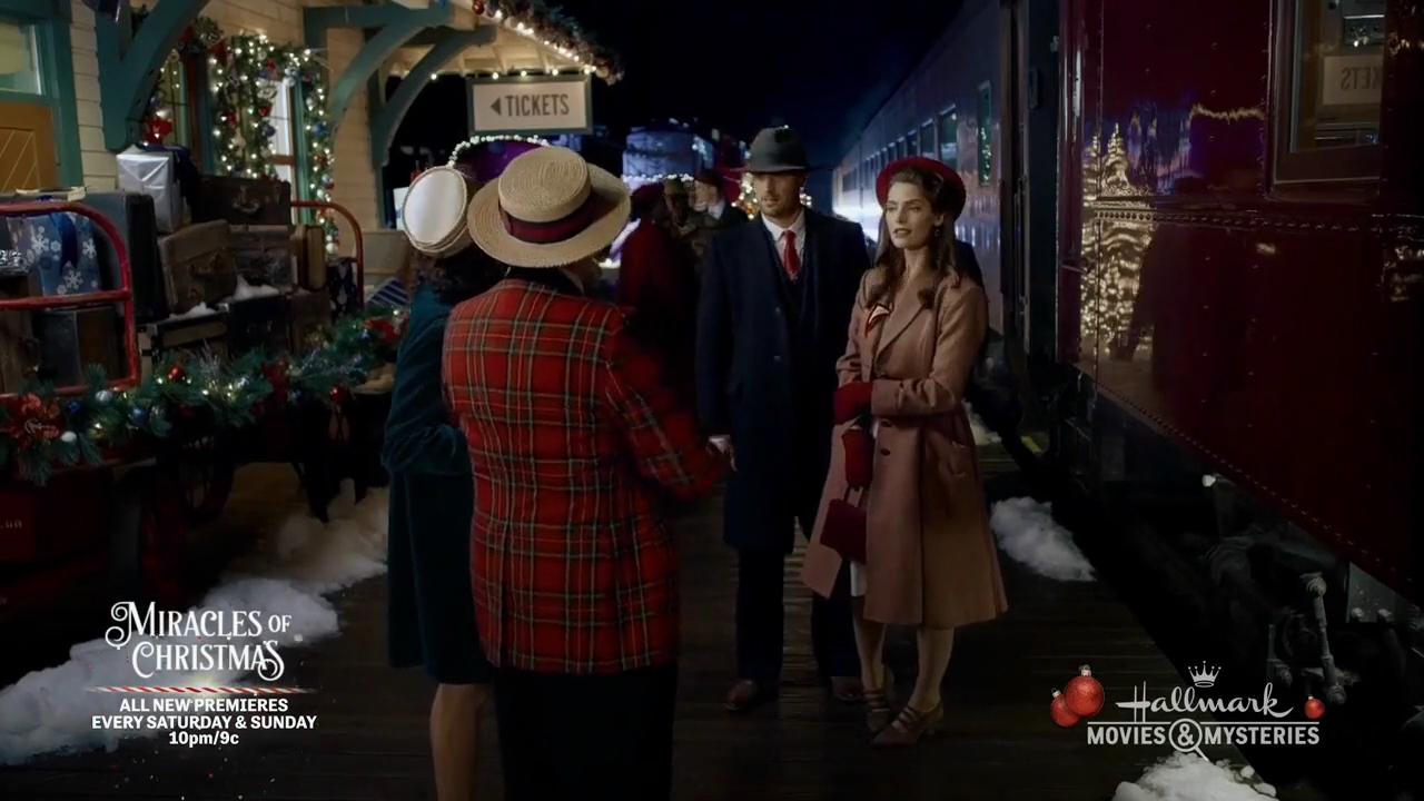 Ashley-Greene-dot-nl_ALittleChristmasCharm3368.jpg