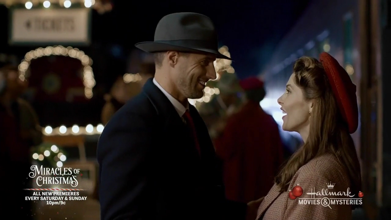 Ashley-Greene-dot-nl_ALittleChristmasCharm3374.jpg Ashley-Greene-dot-nl_ALittleChristmasCharm3374.jpg