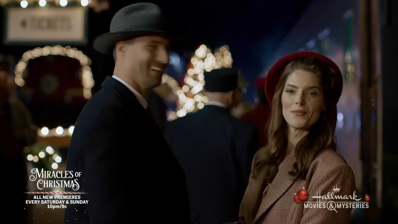Ashley-Greene-dot-nl_ALittleChristmasCharm3376.jpg