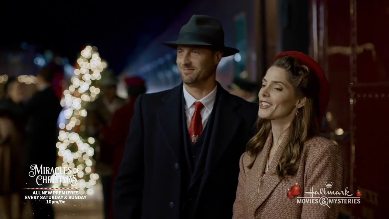 Ashley-Greene-dot-nl_ALittleChristmasCharm3382.jpg