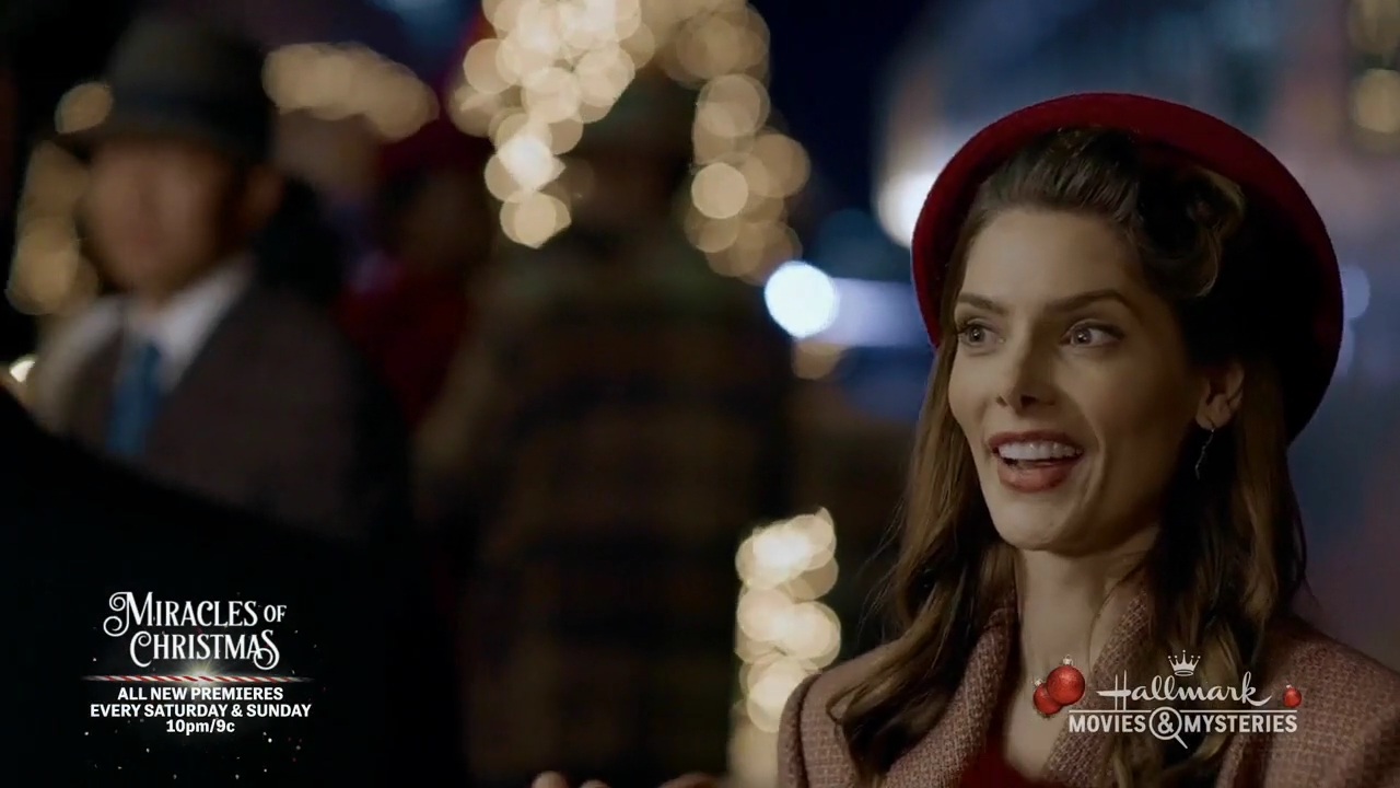 Ashley-Greene-dot-nl_ALittleChristmasCharm3394.jpg