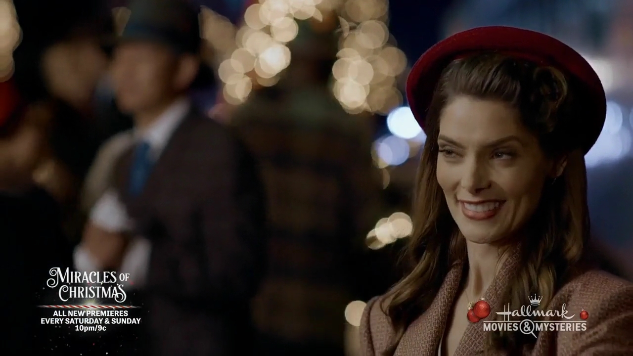 Ashley-Greene-dot-nl_ALittleChristmasCharm3395.jpg