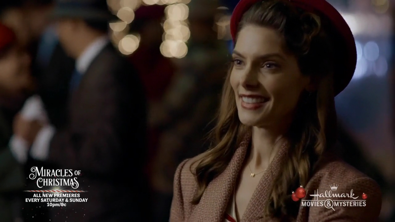 Ashley-Greene-dot-nl_ALittleChristmasCharm3399.jpg
