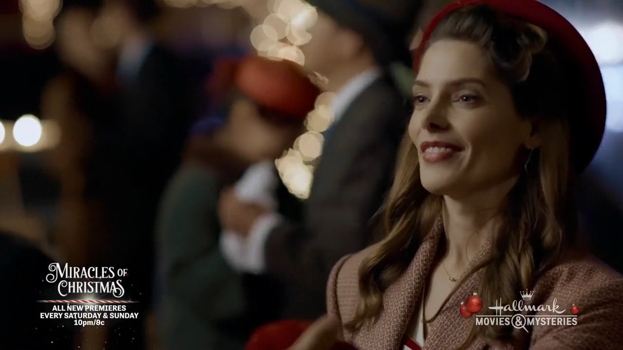 Ashley-Greene-dot-nl_ALittleChristmasCharm3402.jpg