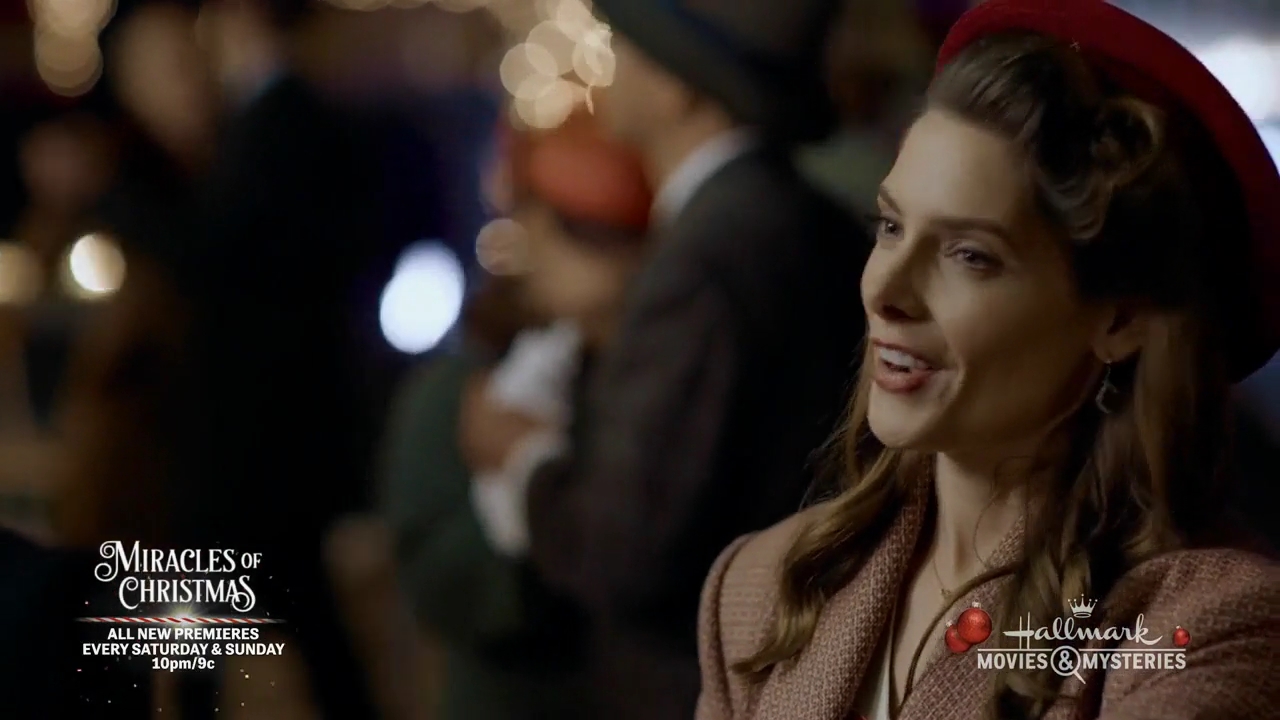 Ashley-Greene-dot-nl_ALittleChristmasCharm3403.jpg