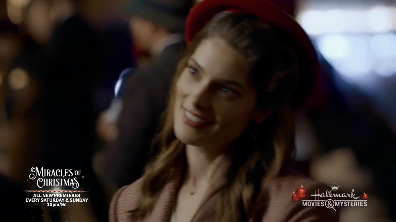 Ashley-Greene-dot-nl_ALittleChristmasCharm3404.jpg