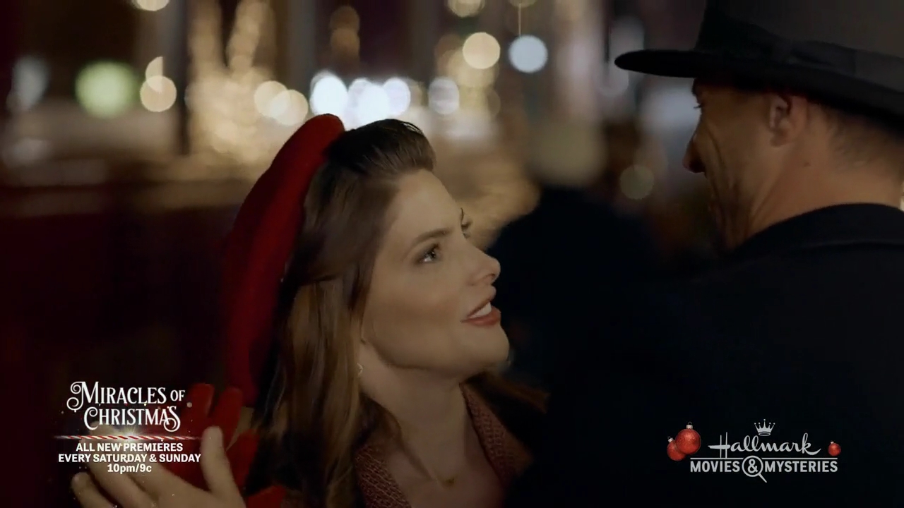 Ashley-Greene-dot-nl_ALittleChristmasCharm3419.jpg