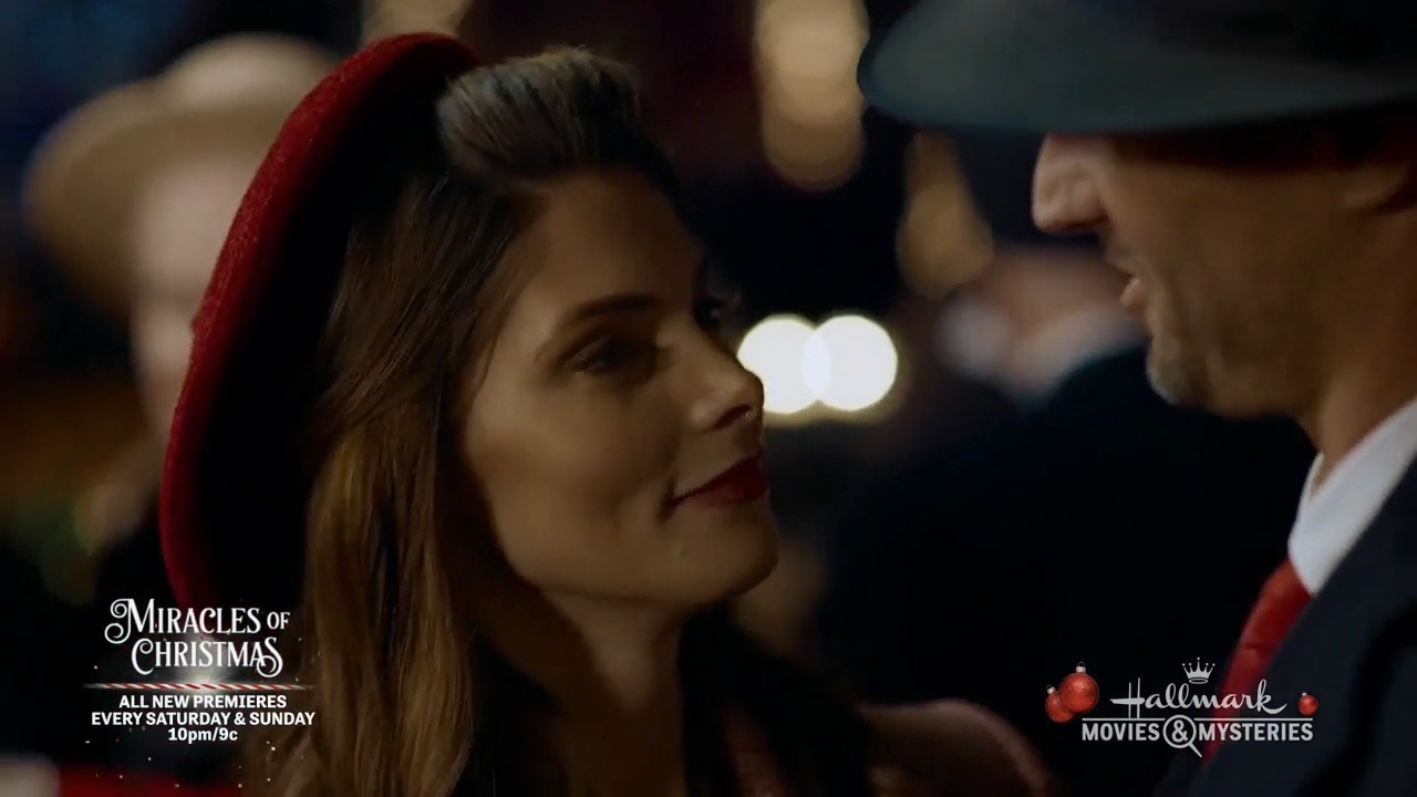 Ashley-Greene-dot-nl_ALittleChristmasCharm3424.jpg