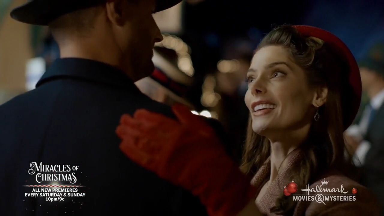 Ashley-Greene-dot-nl_ALittleChristmasCharm3430.jpg