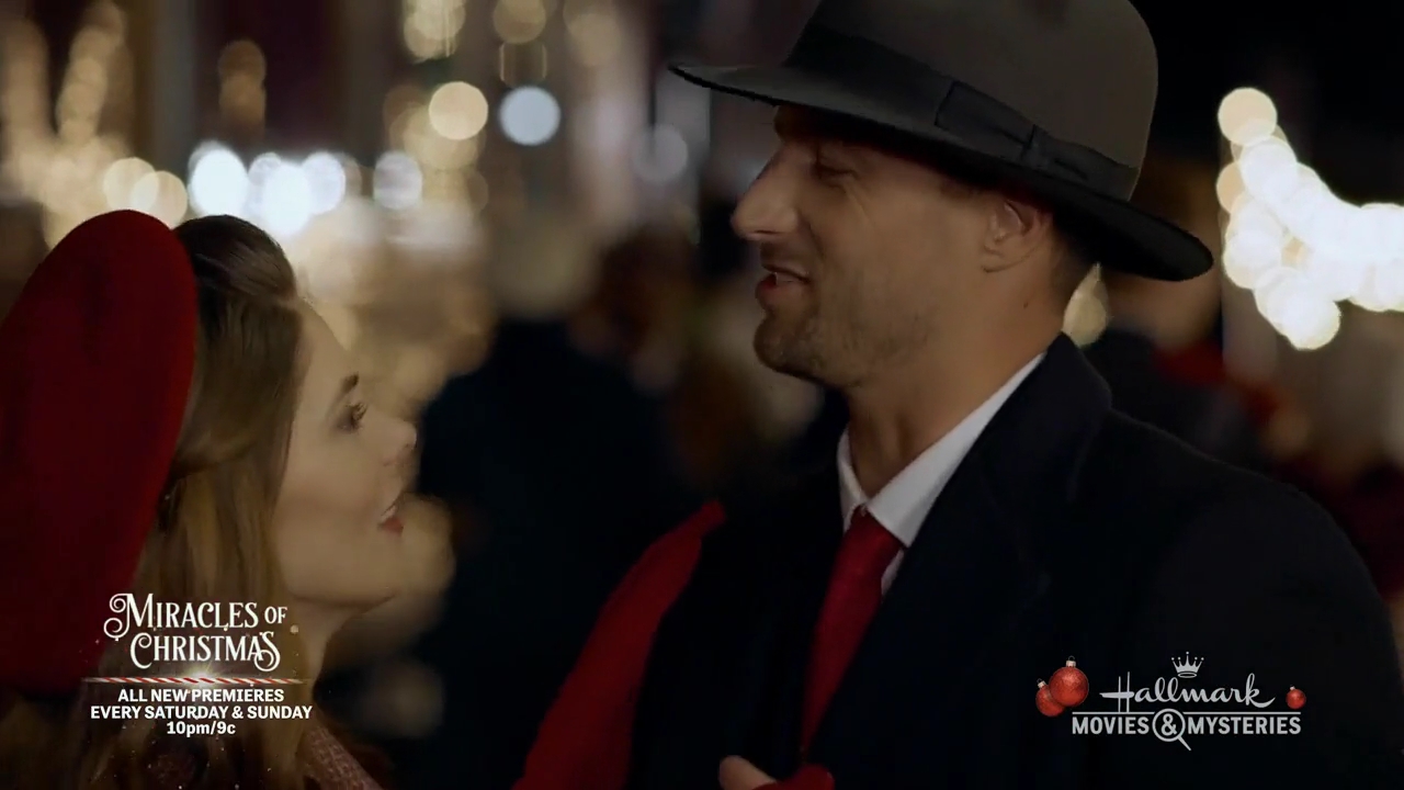 Ashley-Greene-dot-nl_ALittleChristmasCharm3434.jpg