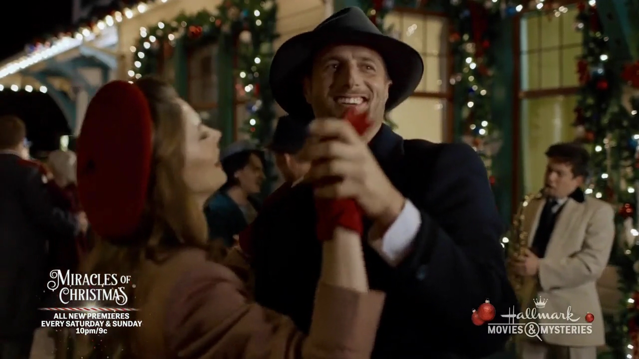 Ashley-Greene-dot-nl_ALittleChristmasCharm3437.jpg