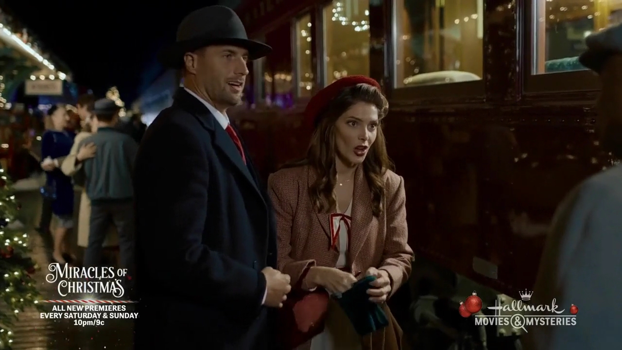 Ashley-Greene-dot-nl_ALittleChristmasCharm3458.jpg