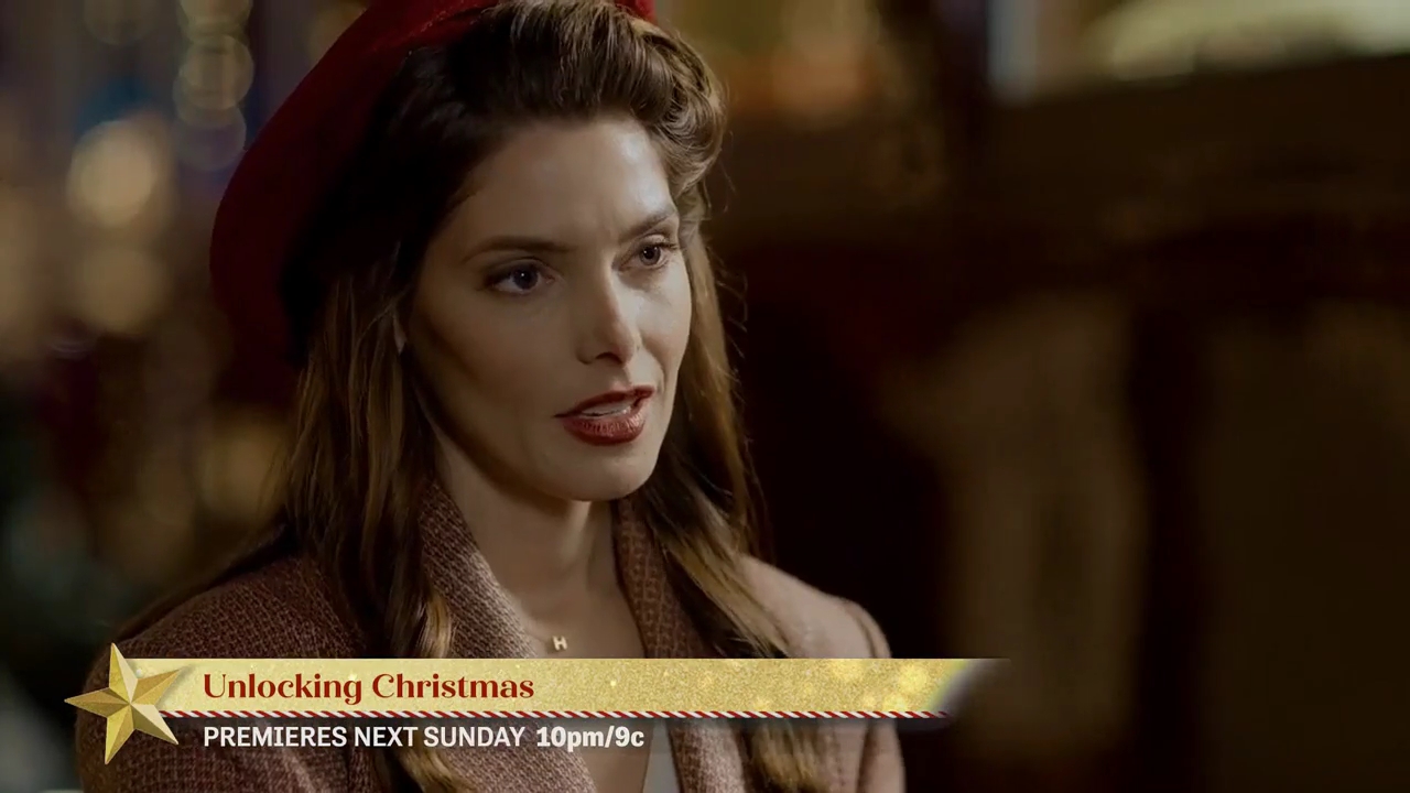 Ashley-Greene-dot-nl_ALittleChristmasCharm3471.jpg