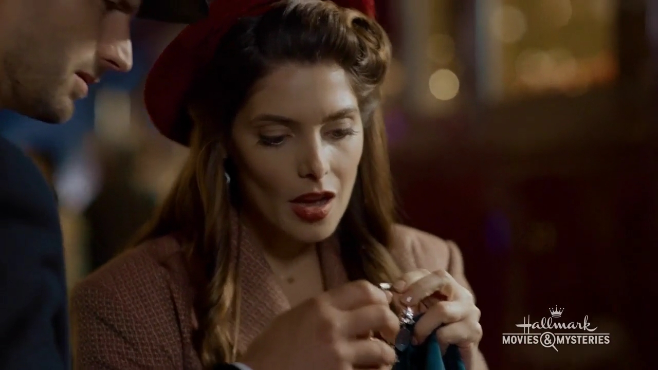 Ashley-Greene-dot-nl_ALittleChristmasCharm3486.jpg