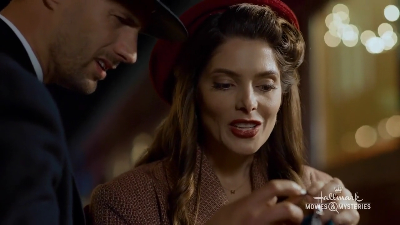 Ashley-Greene-dot-nl_ALittleChristmasCharm3488.jpg
