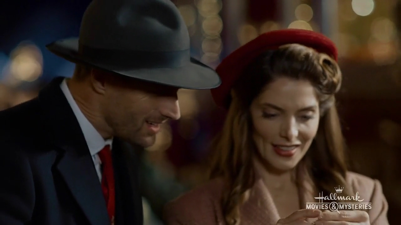 Ashley-Greene-dot-nl_ALittleChristmasCharm3495.jpg