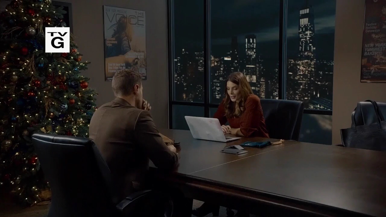 Ashley-Greene-dot-nl_ALittleChristmasCharm3507.jpg