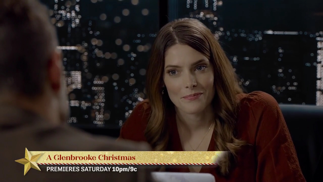 Ashley-Greene-dot-nl_ALittleChristmasCharm3532.jpg