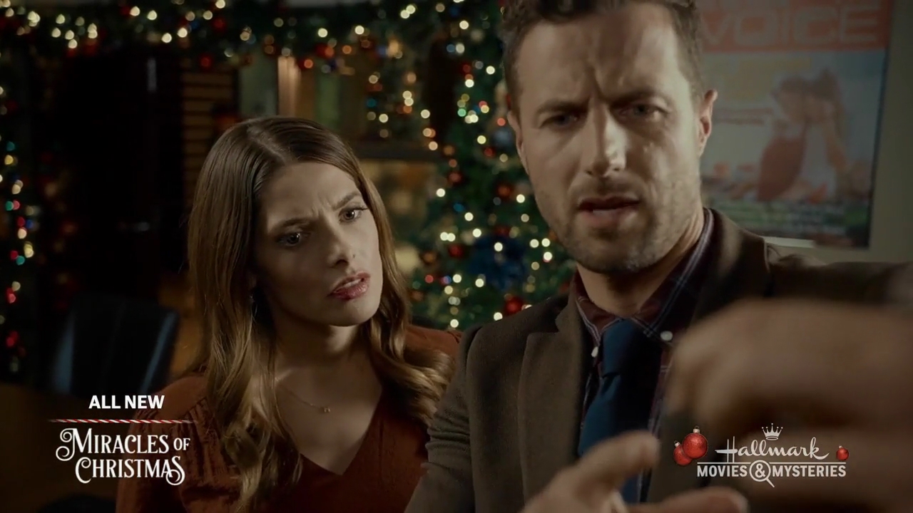 Ashley-Greene-dot-nl_ALittleChristmasCharm3564.jpg