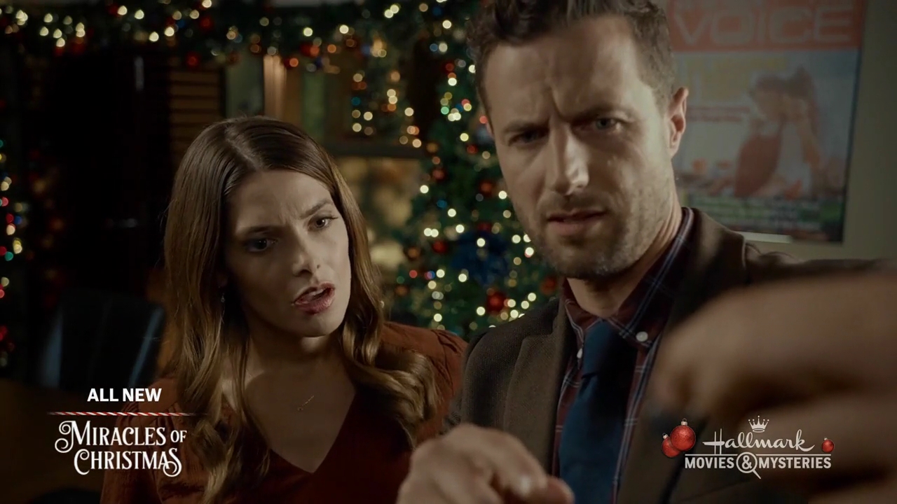 Ashley-Greene-dot-nl_ALittleChristmasCharm3569.jpg