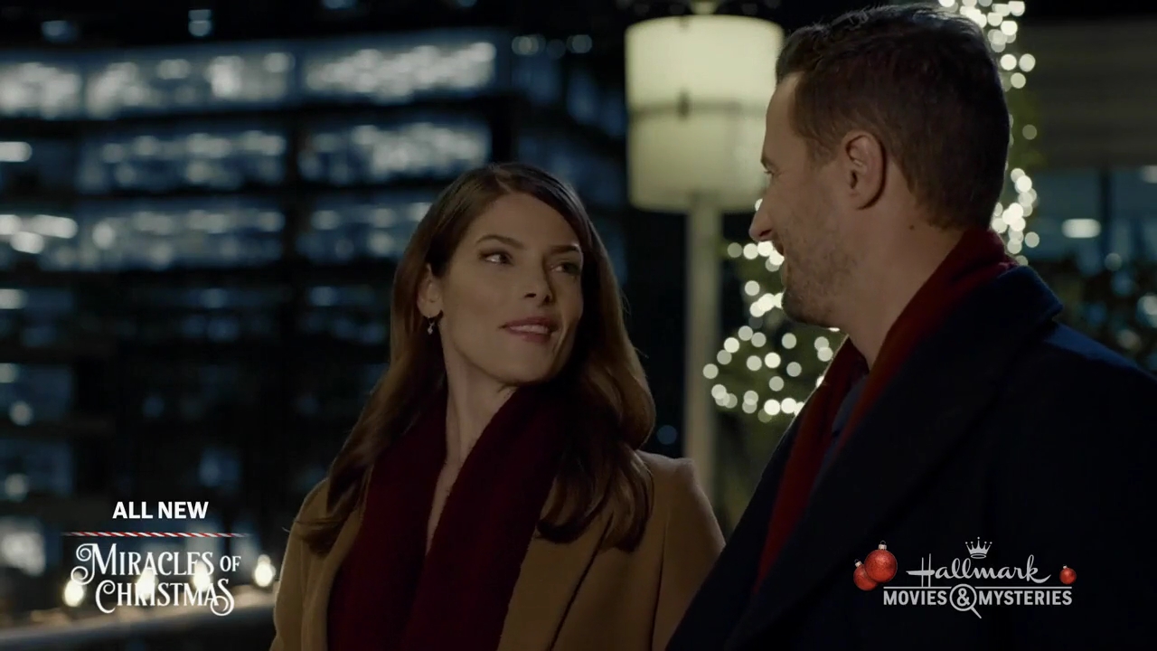 Ashley-Greene-dot-nl_ALittleChristmasCharm3616.jpg