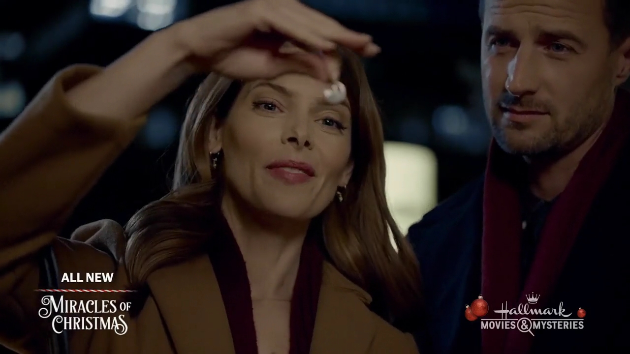 Ashley-Greene-dot-nl_ALittleChristmasCharm3619.jpg Ashley-Greene-dot-nl_ALittleChristmasCharm3619.jpg