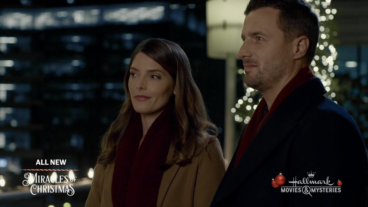 Ashley-Greene-dot-nl_ALittleChristmasCharm3640.jpg