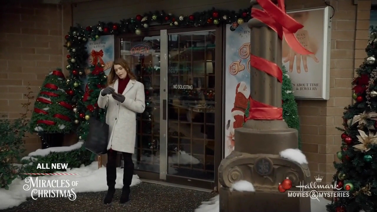 Ashley-Greene-dot-nl_ALittleChristmasCharm3717.jpg Ashley-Greene-dot-nl_ALittleChristmasCharm3717.jpg