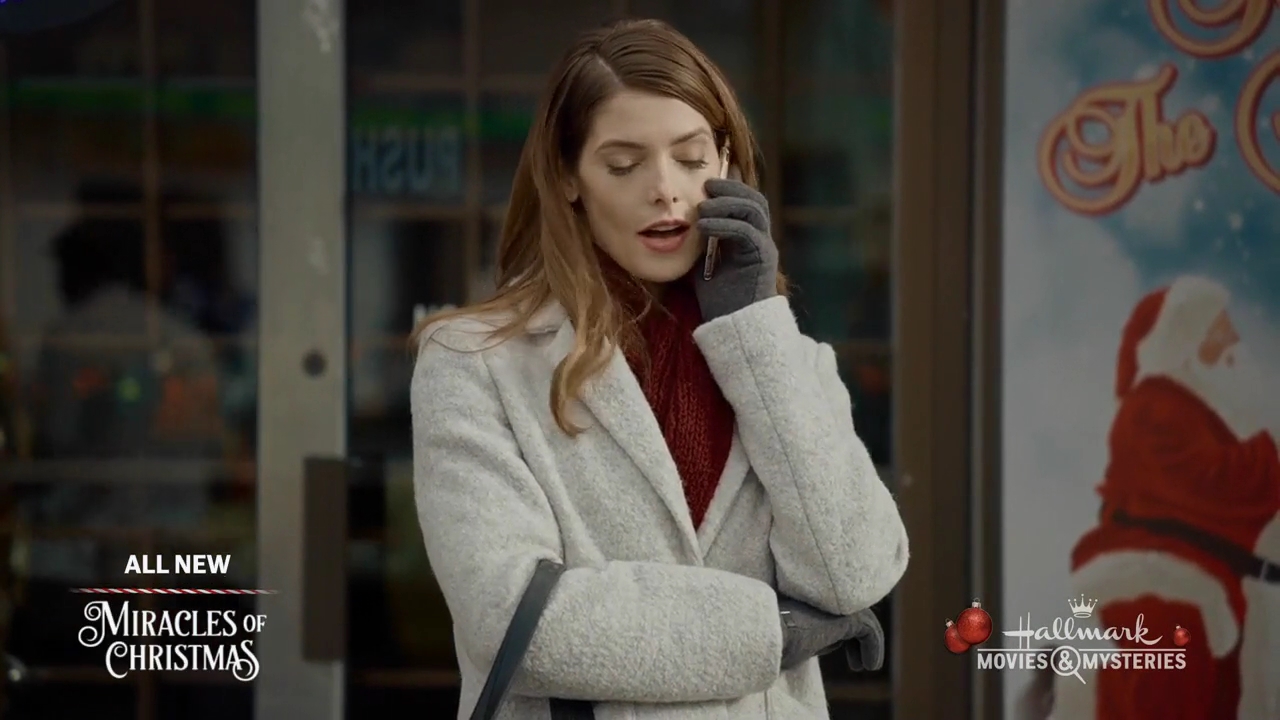 Ashley-Greene-dot-nl_ALittleChristmasCharm3731.jpg