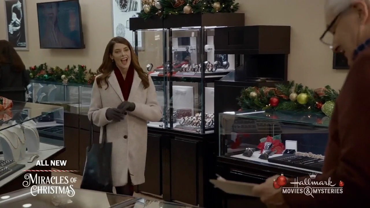 Ashley-Greene-dot-nl_ALittleChristmasCharm3752.jpg Ashley-Greene-dot-nl_ALittleChristmasCharm3752.jpg