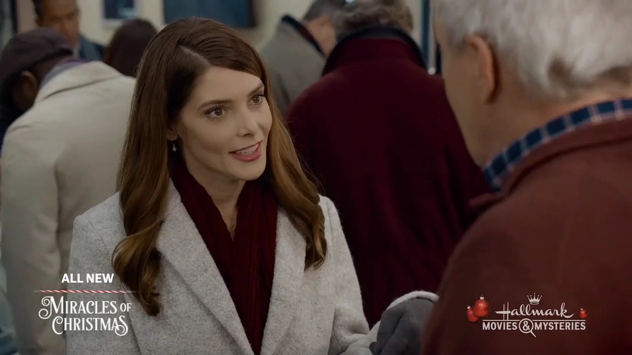 Ashley-Greene-dot-nl_ALittleChristmasCharm3763.jpg