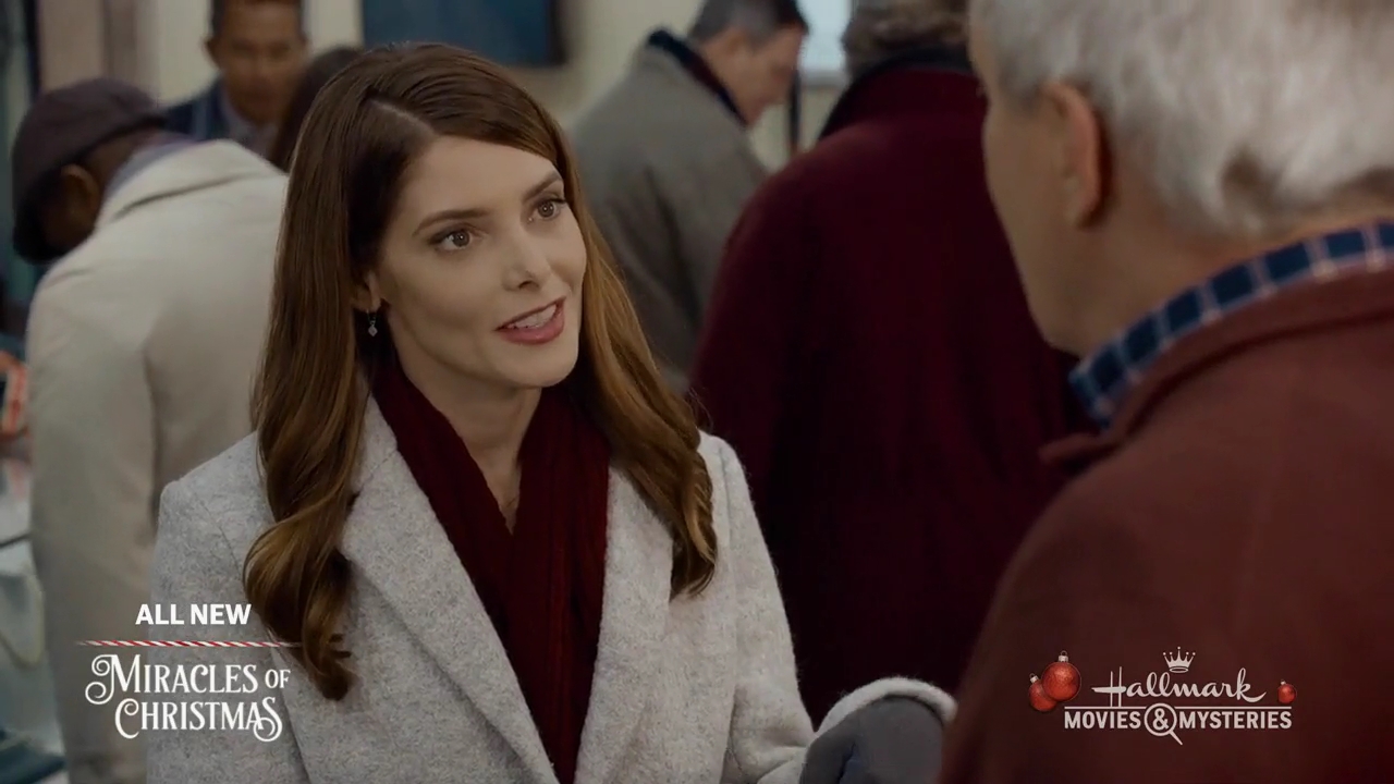 Ashley-Greene-dot-nl_ALittleChristmasCharm3764.jpg