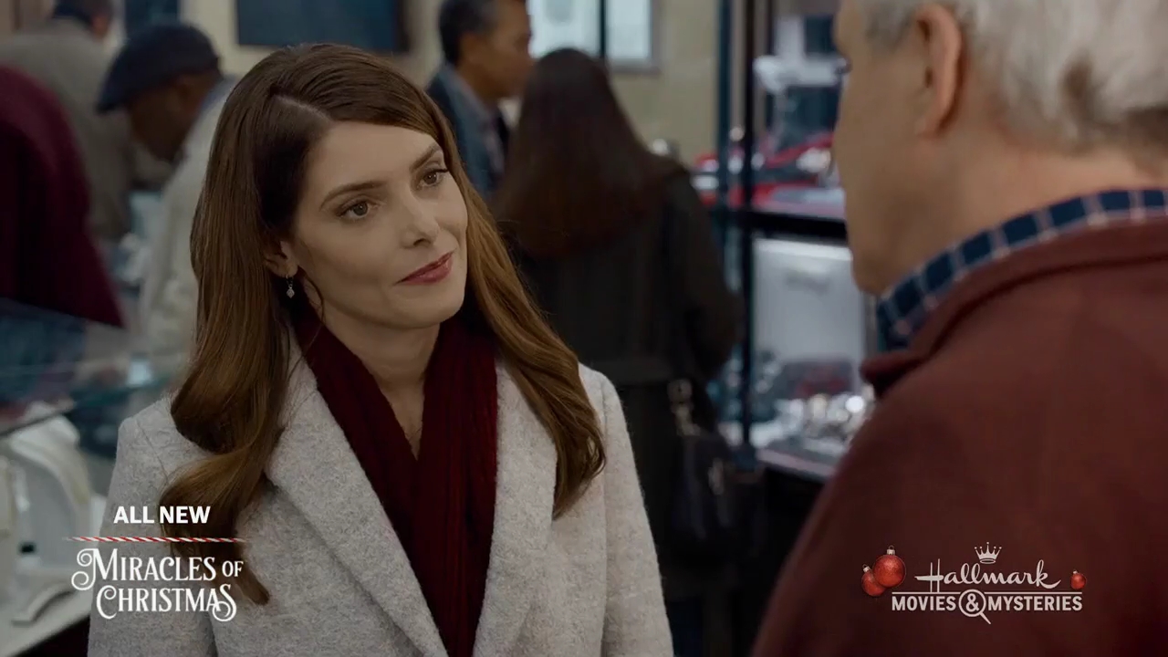 Ashley-Greene-dot-nl_ALittleChristmasCharm3772.jpg