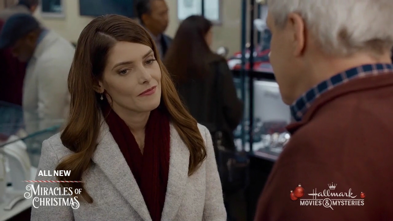 Ashley-Greene-dot-nl_ALittleChristmasCharm3773.jpg