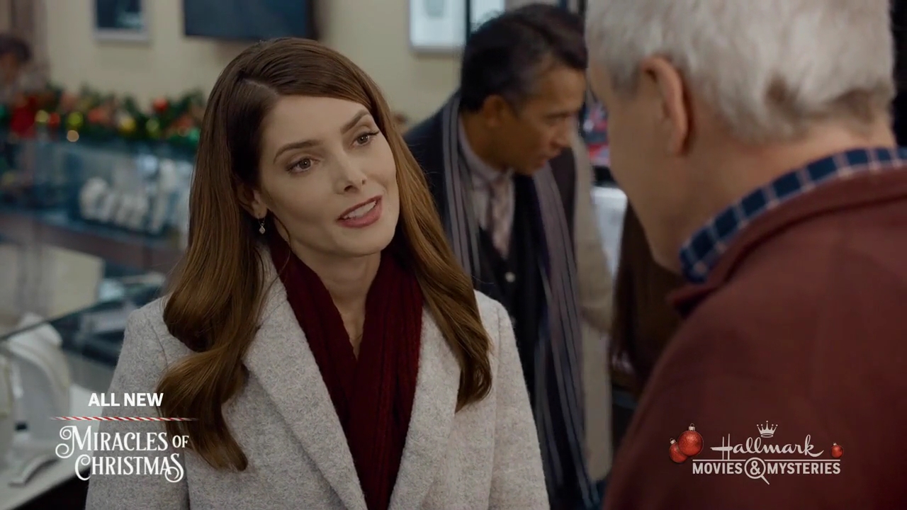 Ashley-Greene-dot-nl_ALittleChristmasCharm3779.jpg