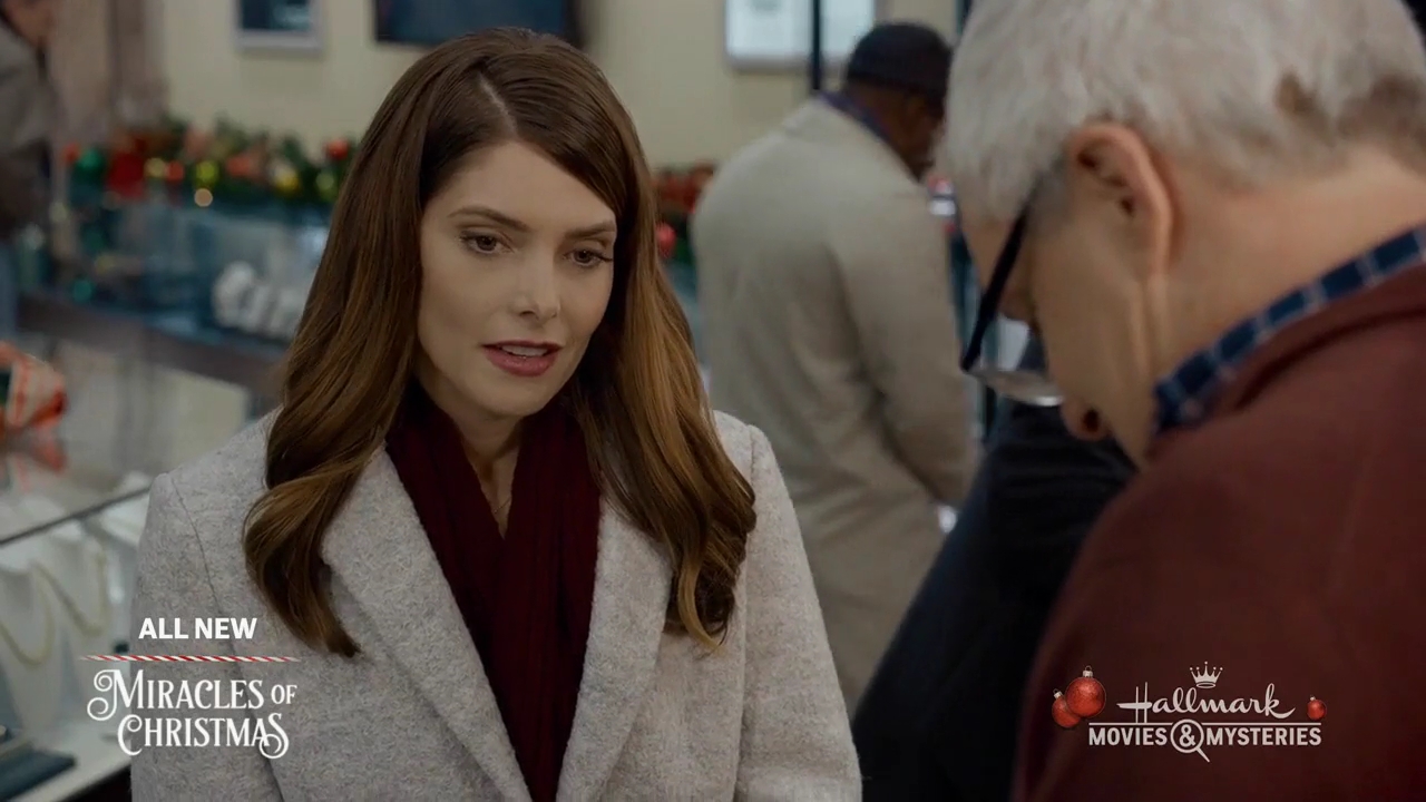Ashley-Greene-dot-nl_ALittleChristmasCharm3783.jpg