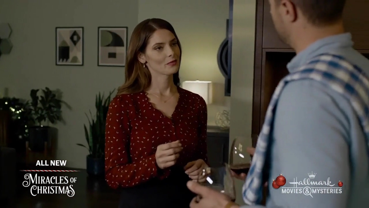Ashley-Greene-dot-nl_ALittleChristmasCharm3828.jpg