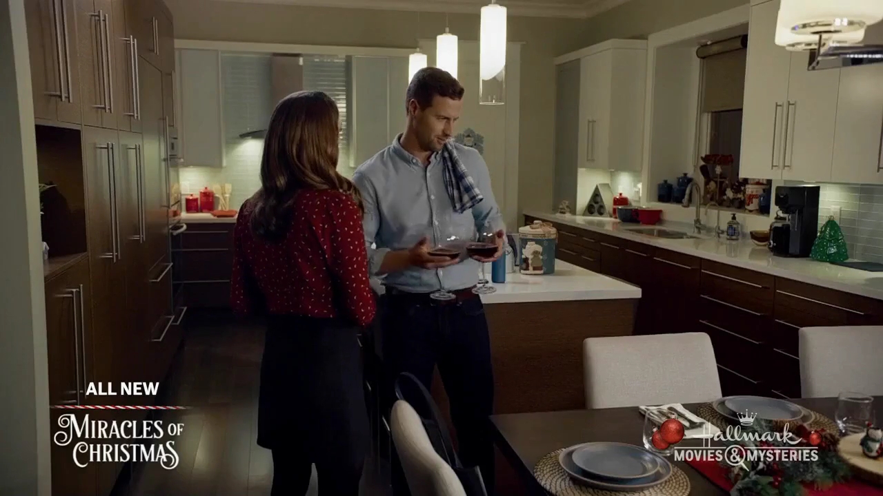 Ashley-Greene-dot-nl_ALittleChristmasCharm3830.jpg Ashley-Greene-dot-nl_ALittleChristmasCharm3830.jpg