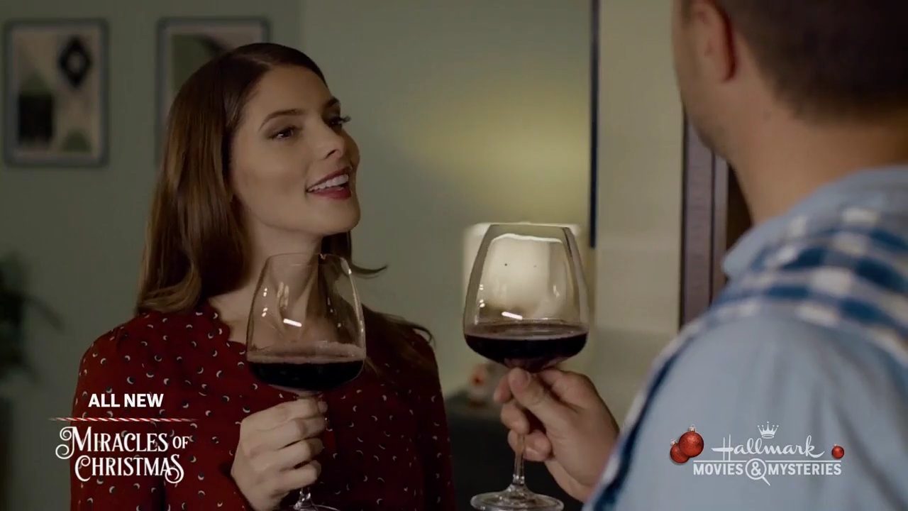 Ashley-Greene-dot-nl_ALittleChristmasCharm3842.jpg