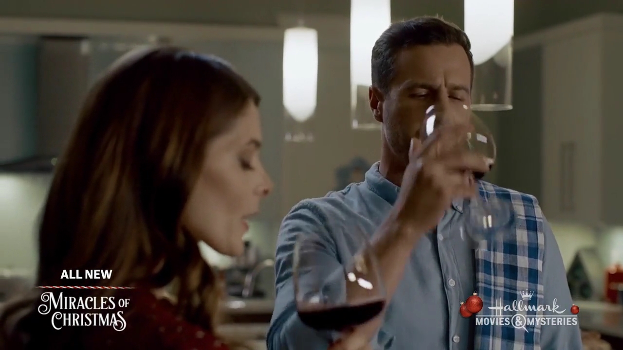 Ashley-Greene-dot-nl_ALittleChristmasCharm3848.jpg Ashley-Greene-dot-nl_ALittleChristmasCharm3848.jpg