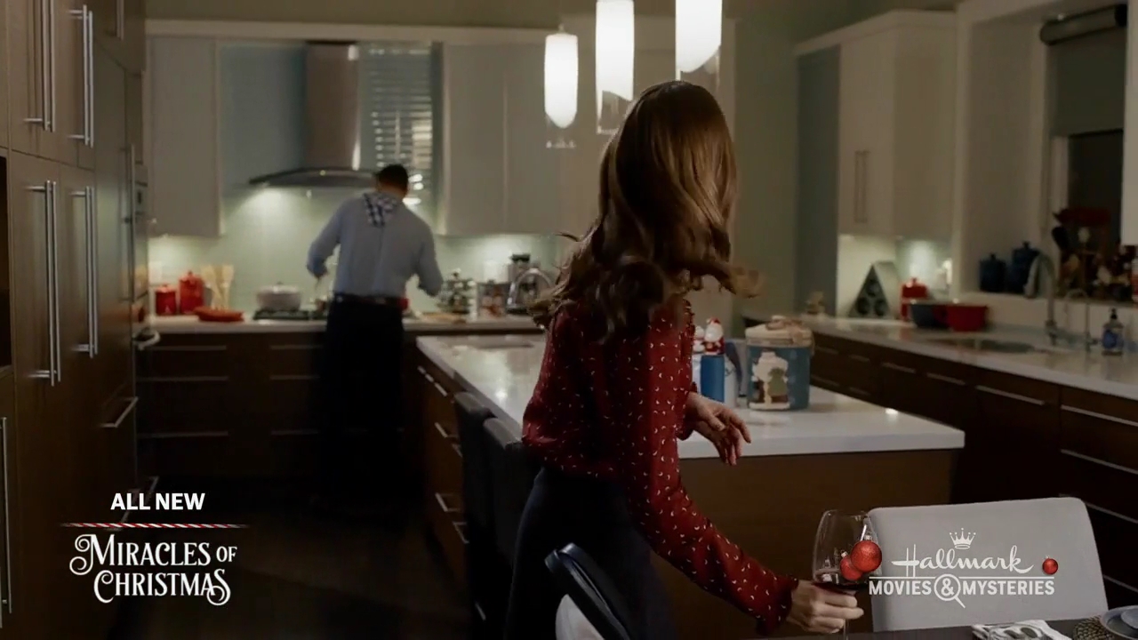 Ashley-Greene-dot-nl_ALittleChristmasCharm3860.jpg