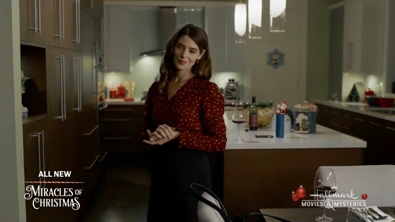 Ashley-Greene-dot-nl_ALittleChristmasCharm3873.jpg