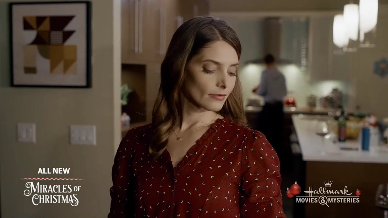 Ashley-Greene-dot-nl_ALittleChristmasCharm3878.jpg