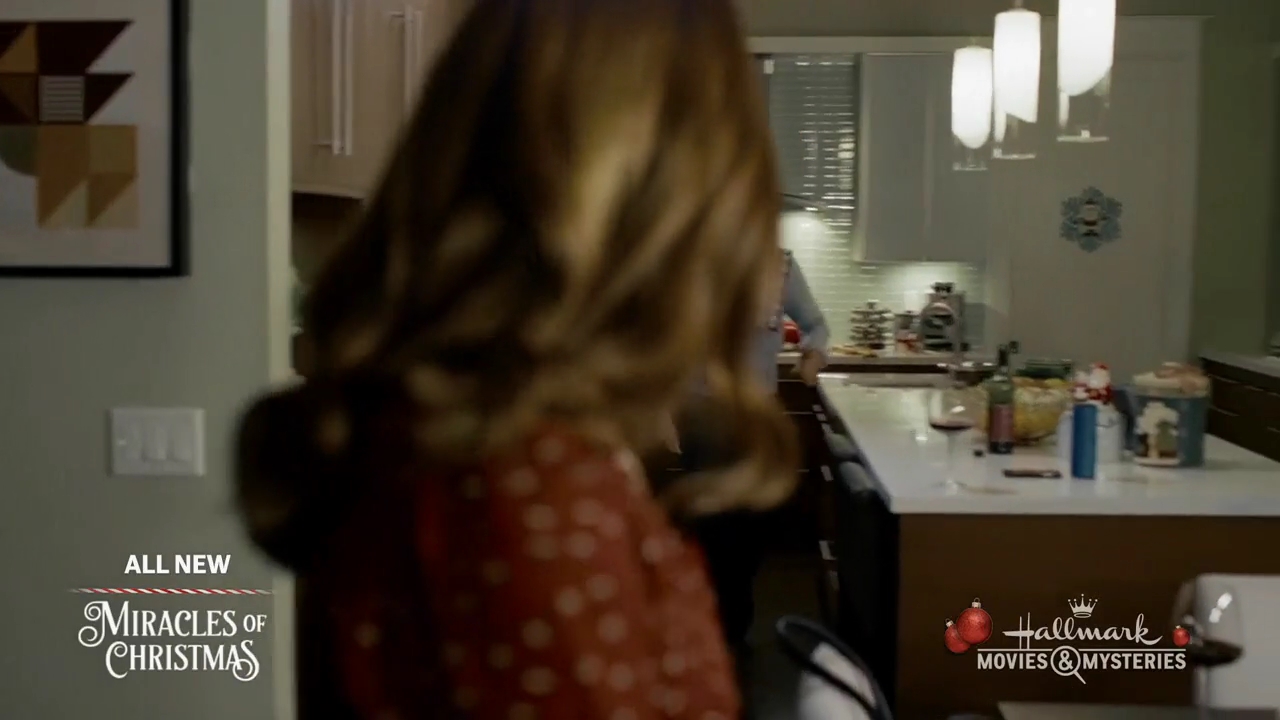 Ashley-Greene-dot-nl_ALittleChristmasCharm3886.jpg