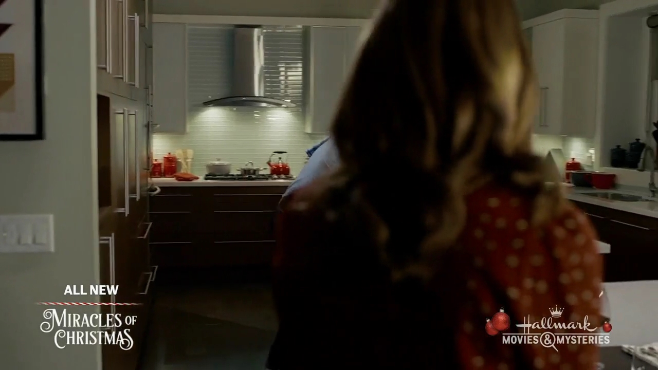 Ashley-Greene-dot-nl_ALittleChristmasCharm3887.jpg