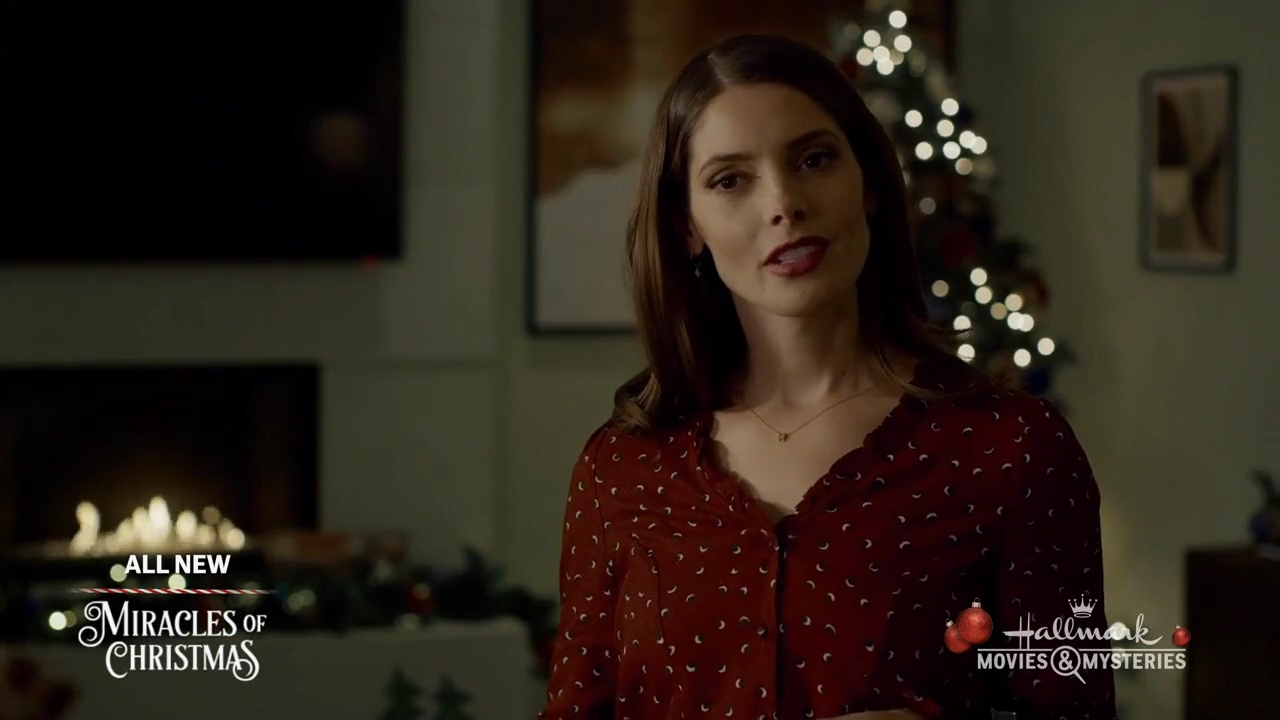 Ashley-Greene-dot-nl_ALittleChristmasCharm3894.jpg