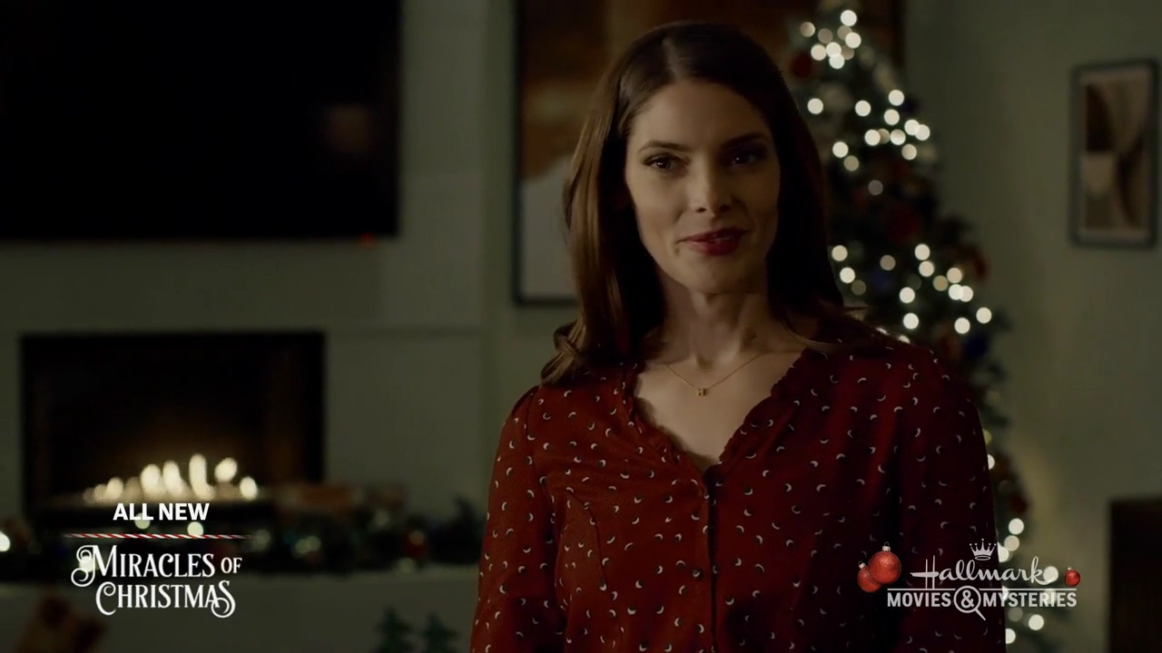 Ashley-Greene-dot-nl_ALittleChristmasCharm3903.jpg